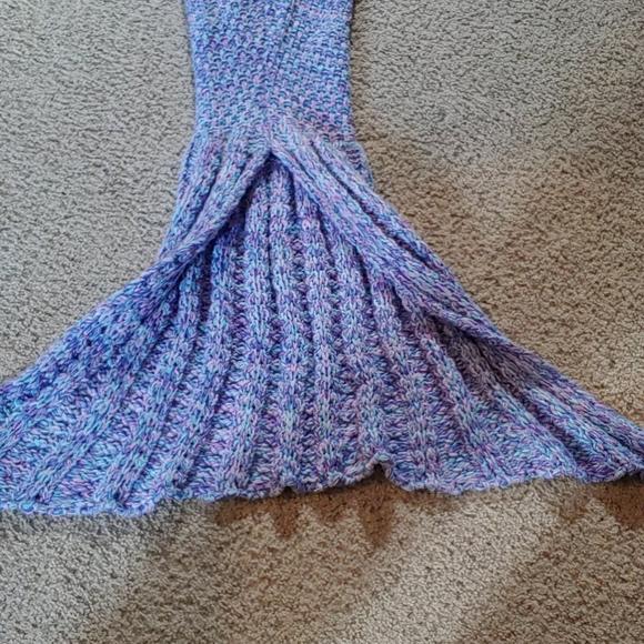 Mermaid Blanket - Picture 2 of 3